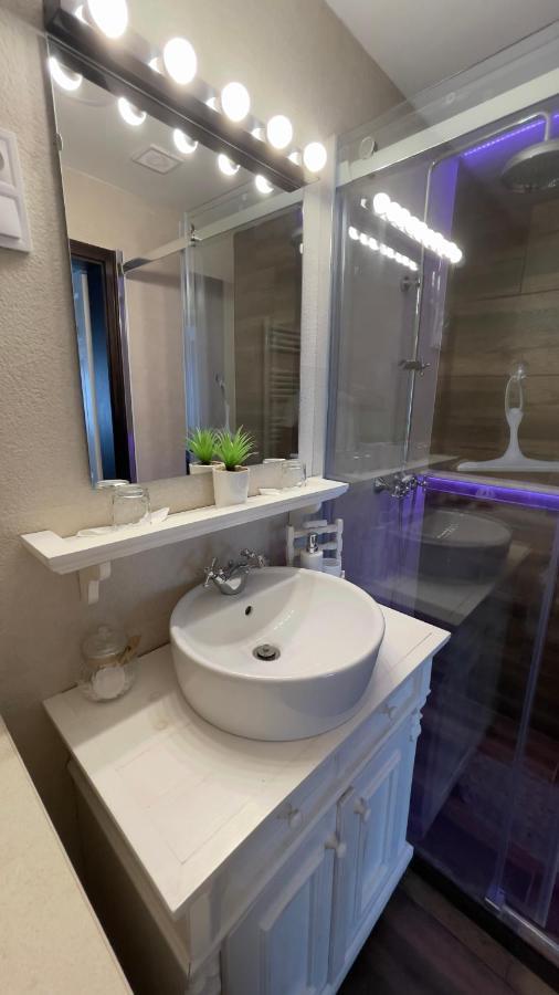 Kishaz Apartment